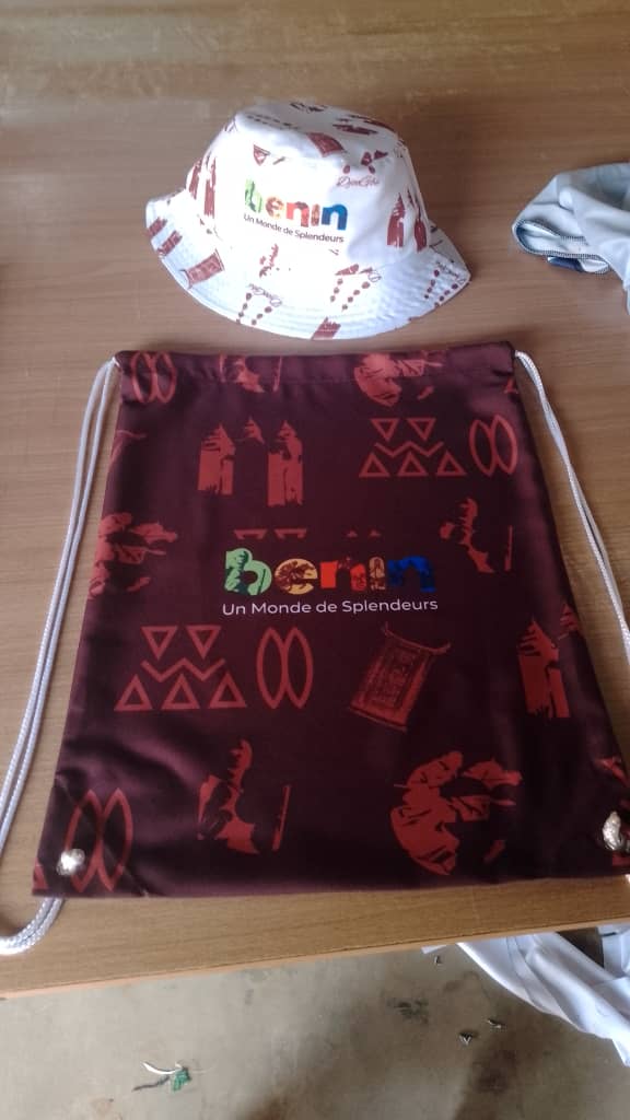Sac à cordon & bucket hat sublimés — Destination Bénin